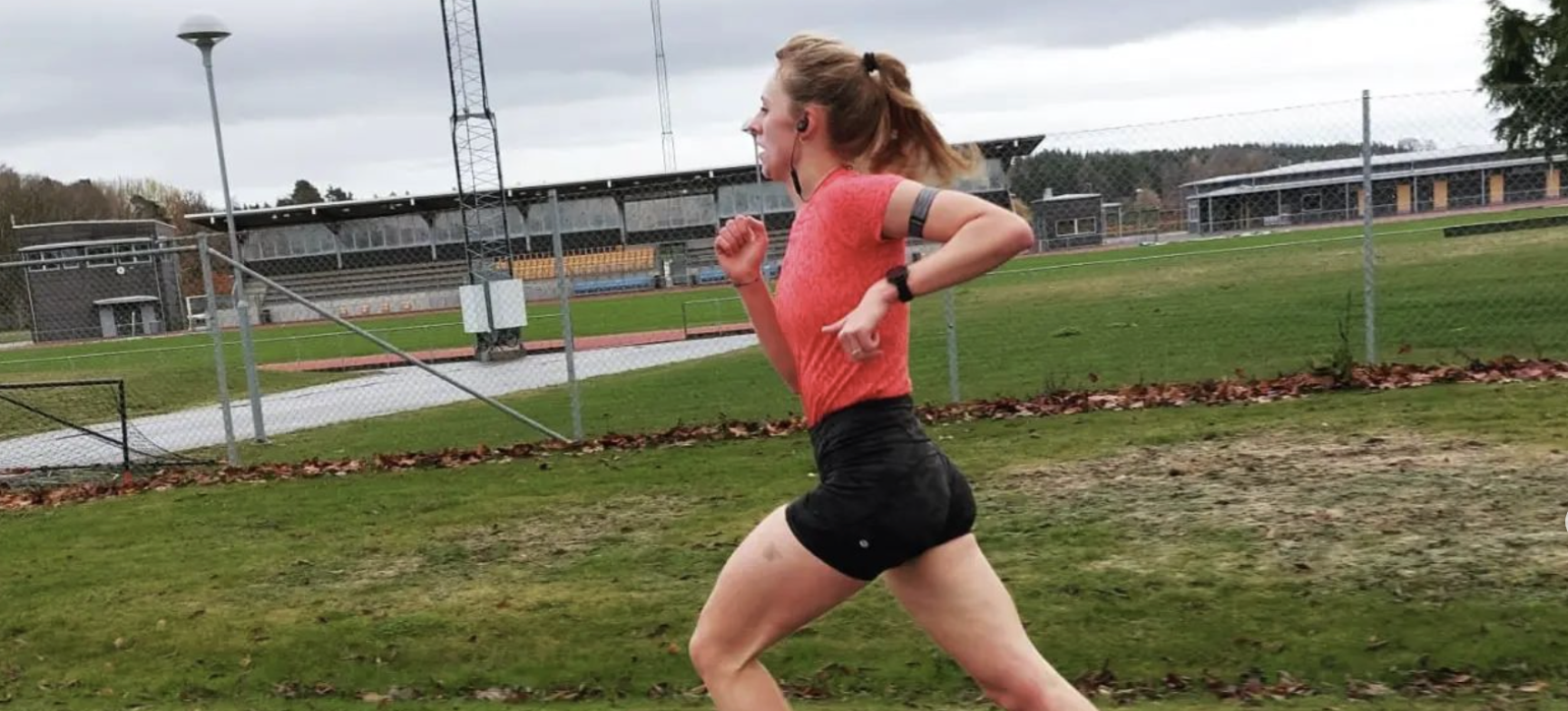 Esther Visser running during a training session
