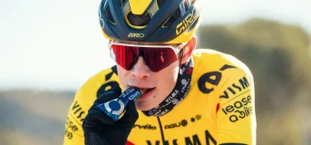 Jonas Vingegaard eating during training