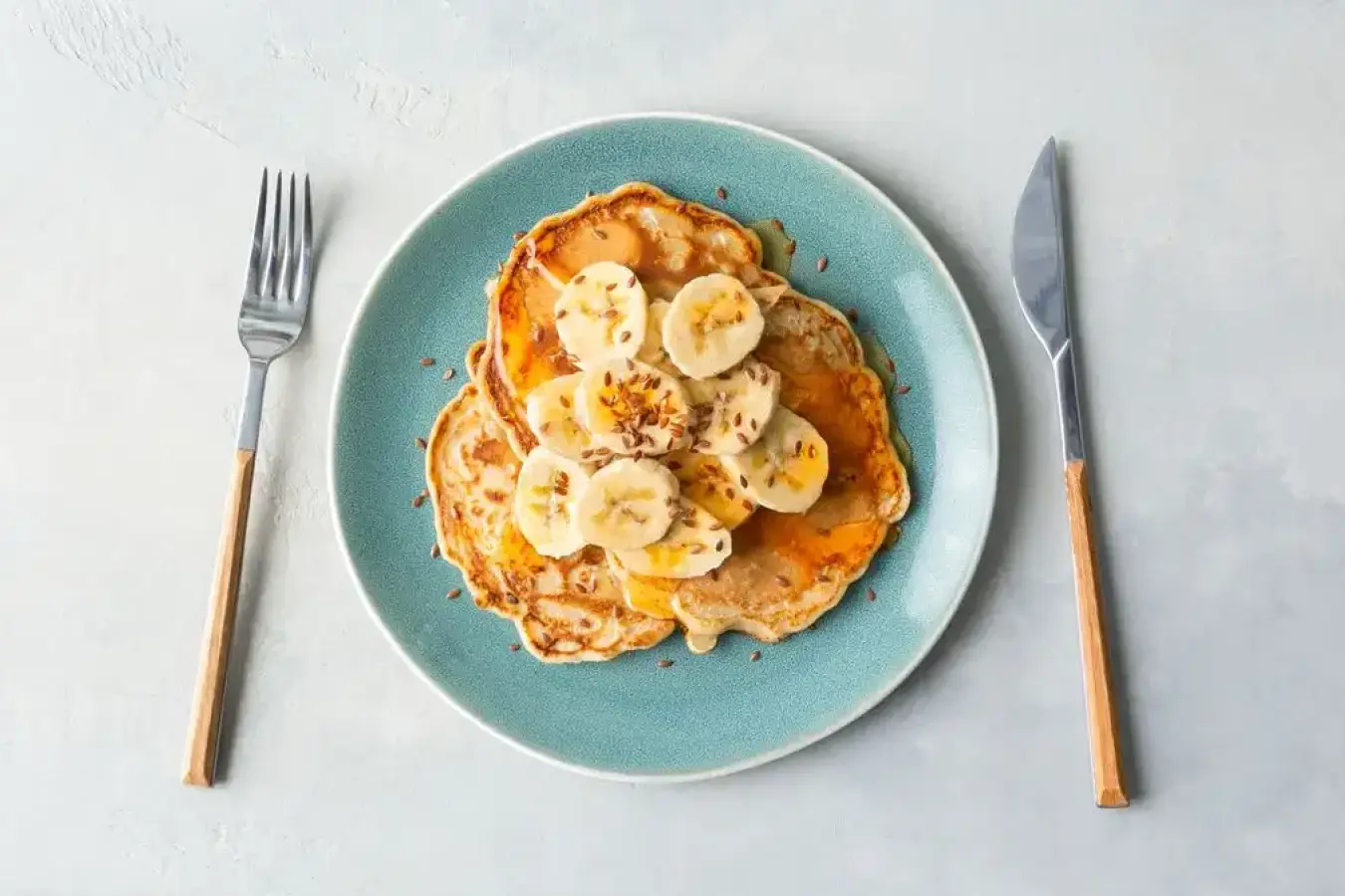 Oatmeal pancake with banana and honey